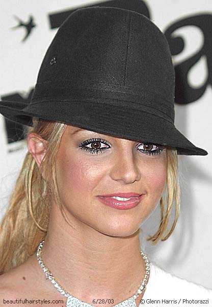 I've noticed that an emerging trend seems to be the almighty fedora